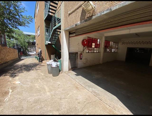 350M² WAREHOUSE TO LET IN INDUSTRIA NORTH